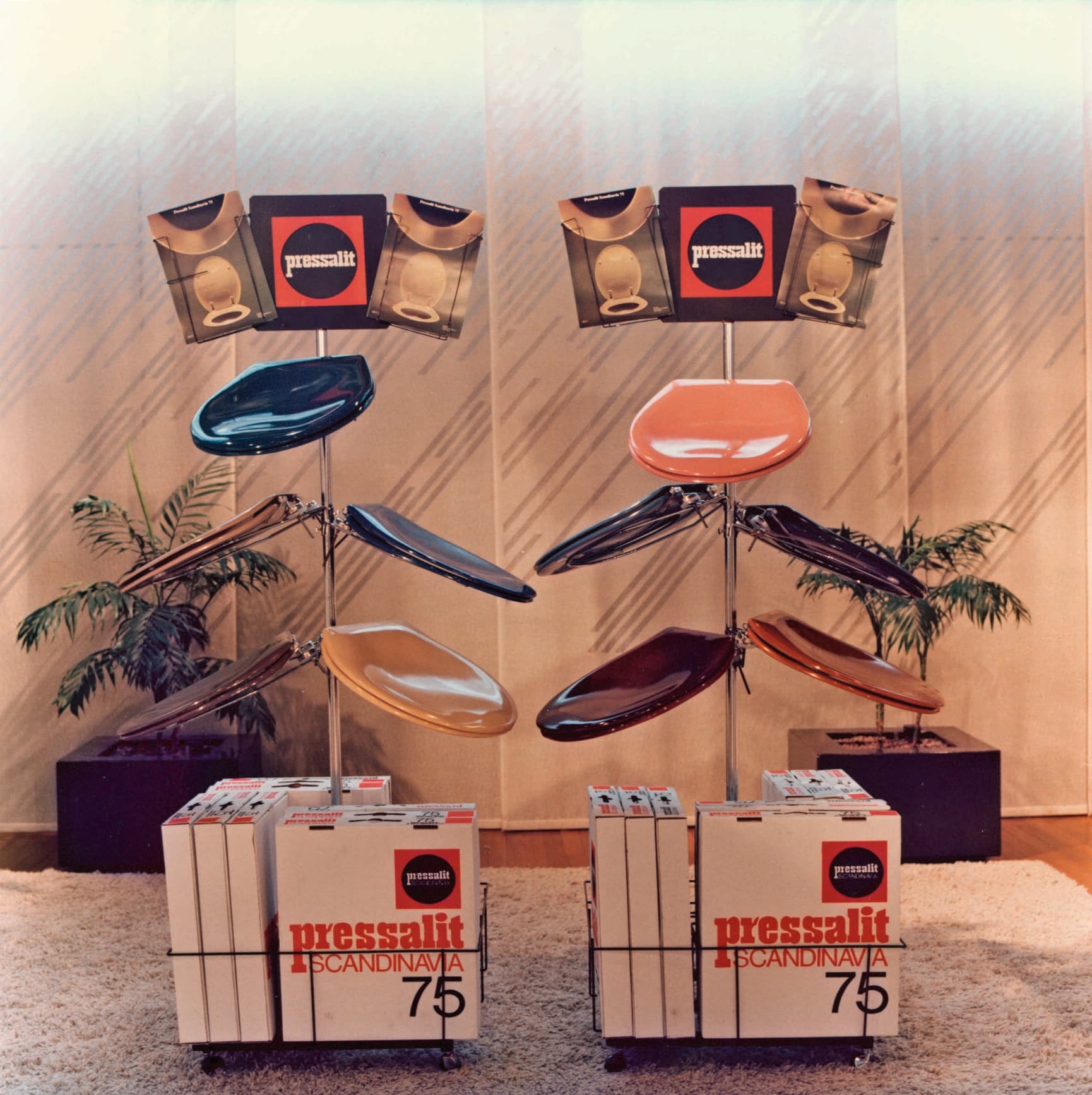 Toilet seats in colours